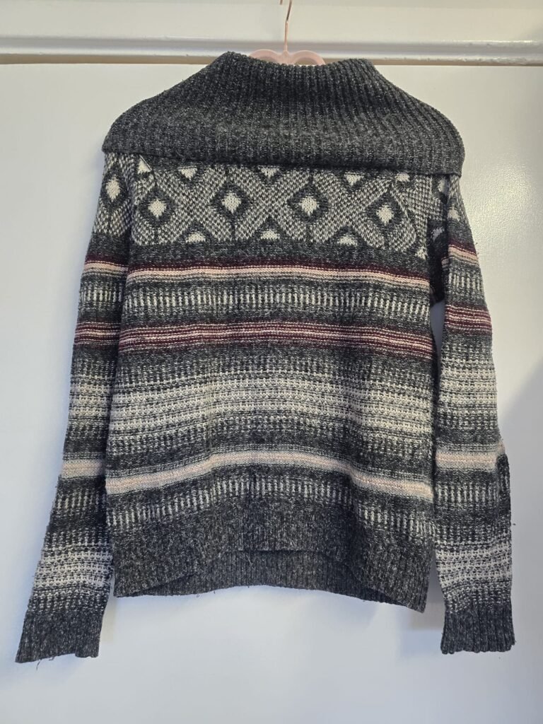 Hollister Patterned Cowl Neck Jumper – XS