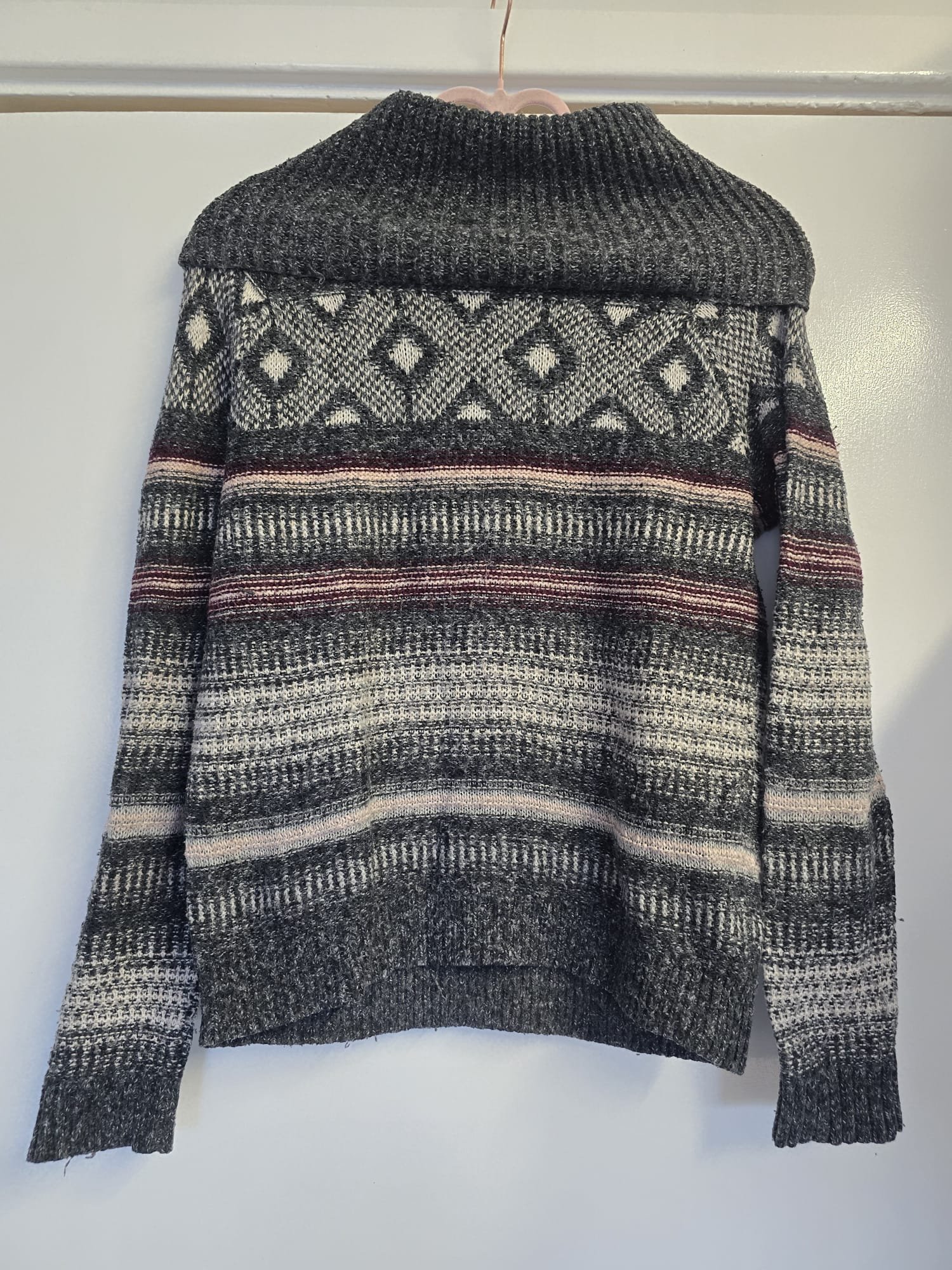 Hollister Patterned Cowl Neck Jumper – XS